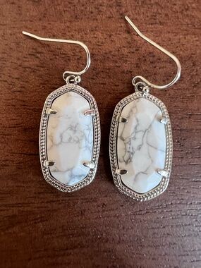 EUC Kendra Scott Dani White Howlite Drop Earrings in Rhodium Silver